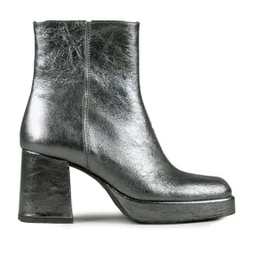 Sassy Metallic Carbon